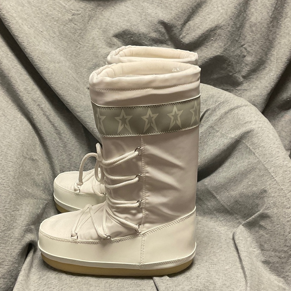 Moon Boot White and Gray Winter Boots - Picture 7 of 10